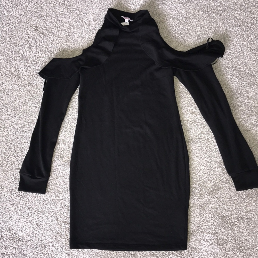 A’Gaci cold shoulder black long sleeve dress